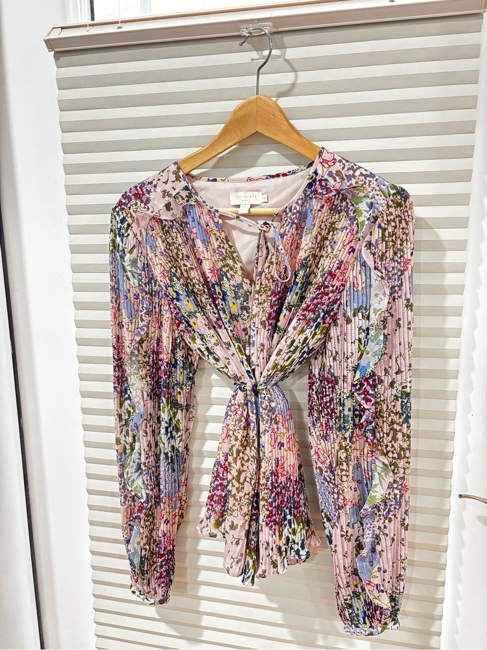 NWOT Ted Baker Kaylahn Ditsy Woven Floral Pleated Blouse - Size 10 (Ted Baker 4)